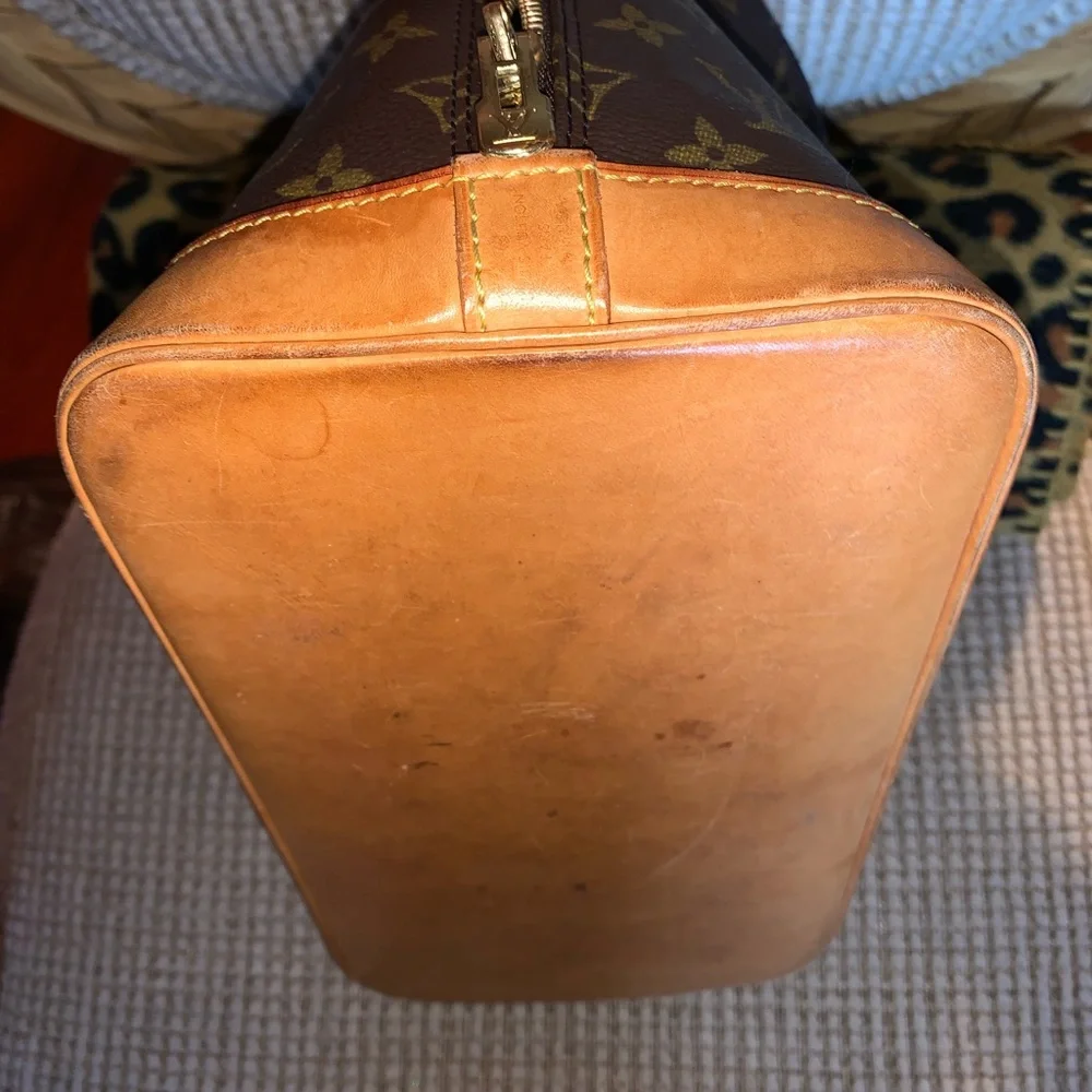 Louis Vuitton Alma Handbag - Picture 11 of 12